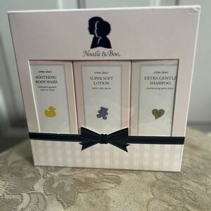 Noodle & Boo Pink and Black Bath & Body Gift Set